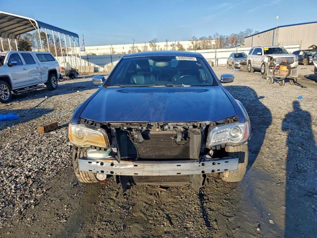 Chrysler 300 Limited Image 2