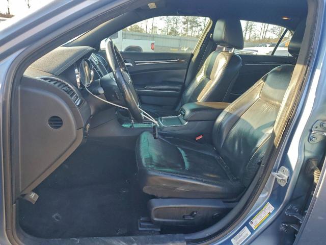 Chrysler 300 Limited Image 6