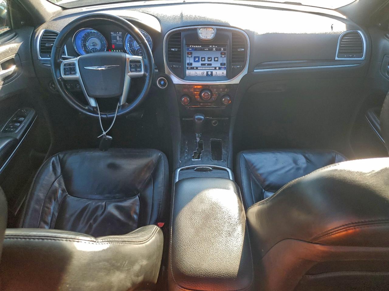 Chrysler 300 Limited Image 4