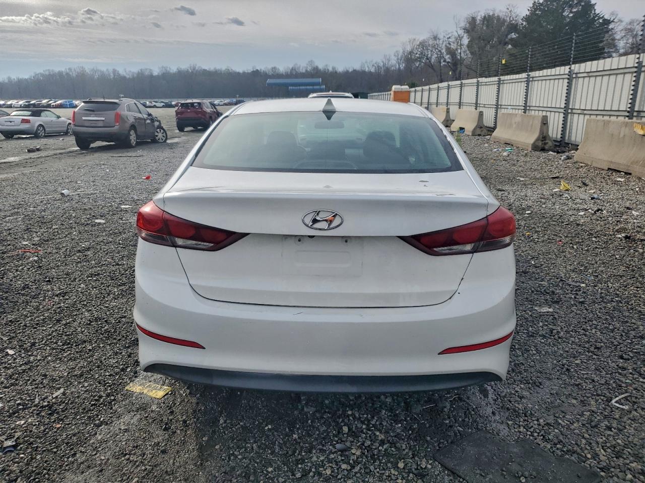 Hyundai ELANTRA Sel Image 3