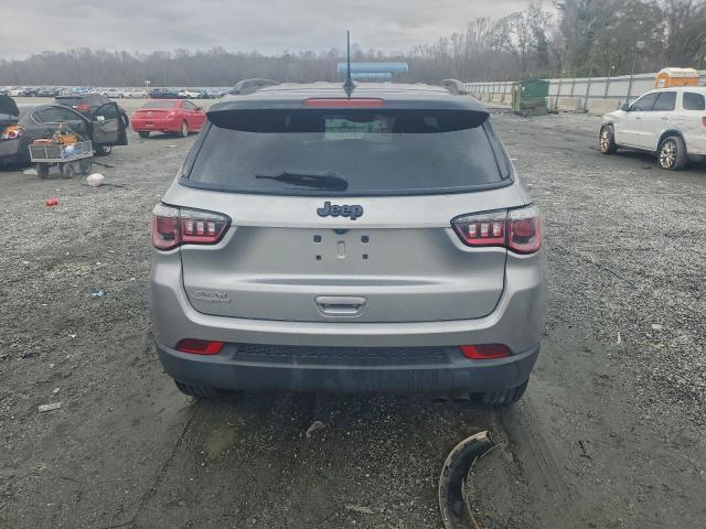 Jeep Compass Latitude Image 5