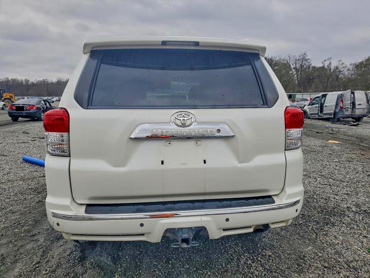 Toyota 4Runner Sr5 Image 11