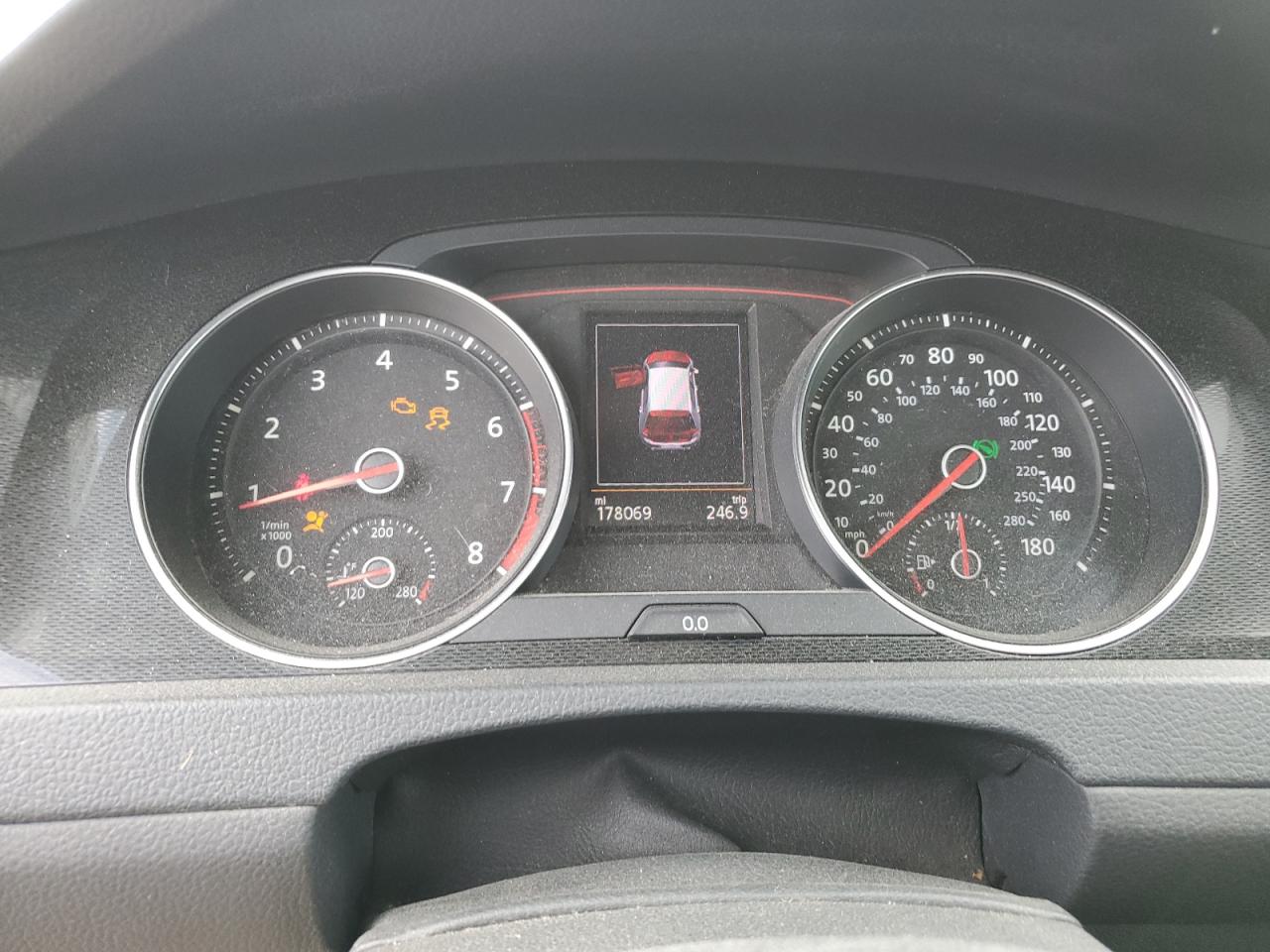 Volkswagen GTI Image 10