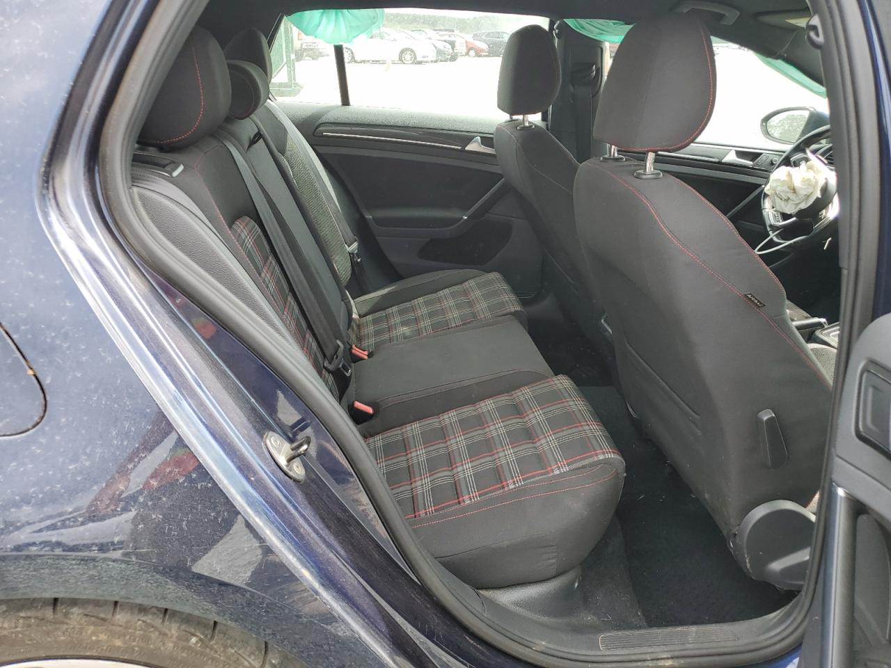 Volkswagen GTI Image 11