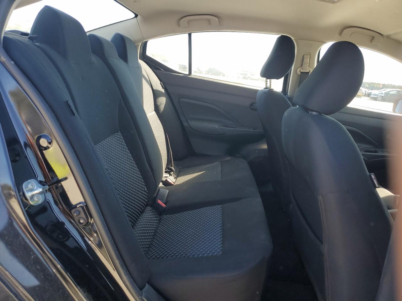 Nissan Versa S Image 2