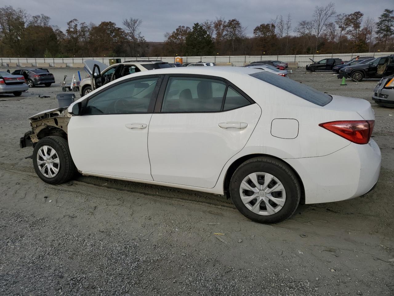 Toyota Corolla L Image 2