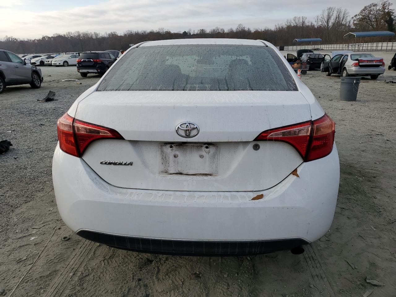 Toyota Corolla L Image 11