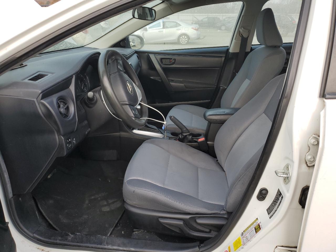 Toyota Corolla L Image 9