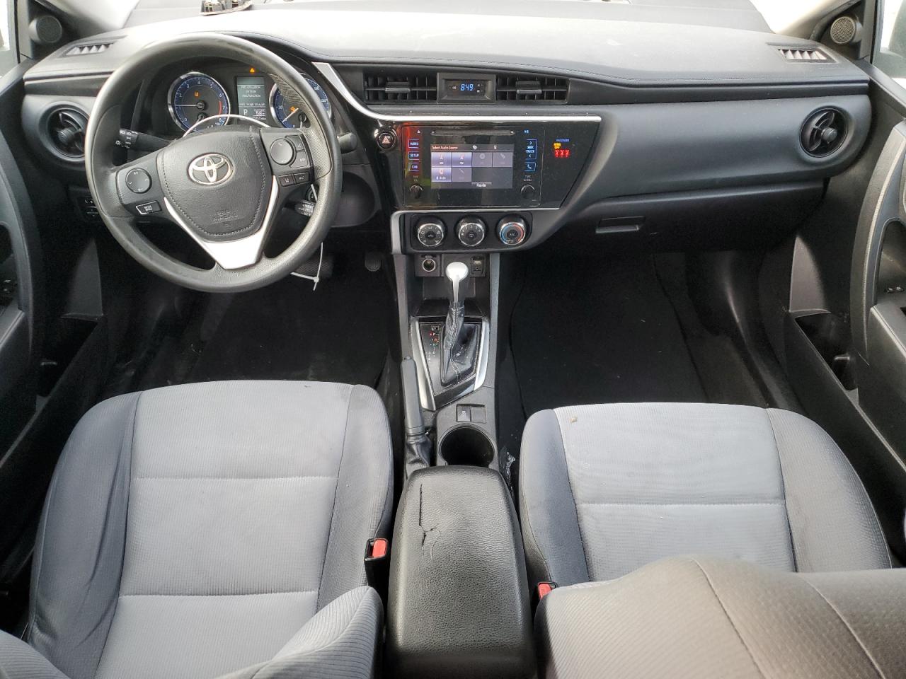 Toyota Corolla L Image 5