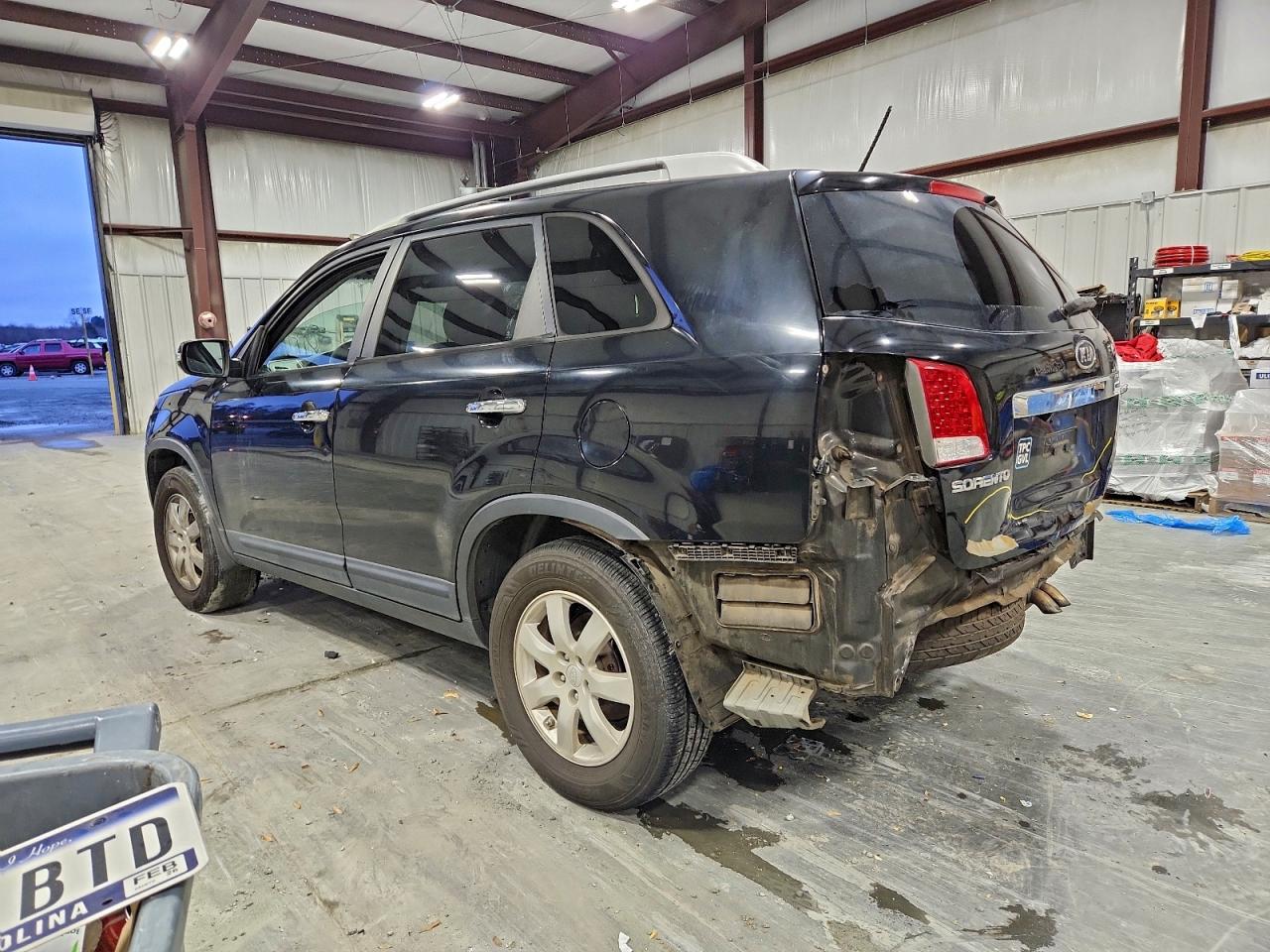 Kia Sorento Base Image 4