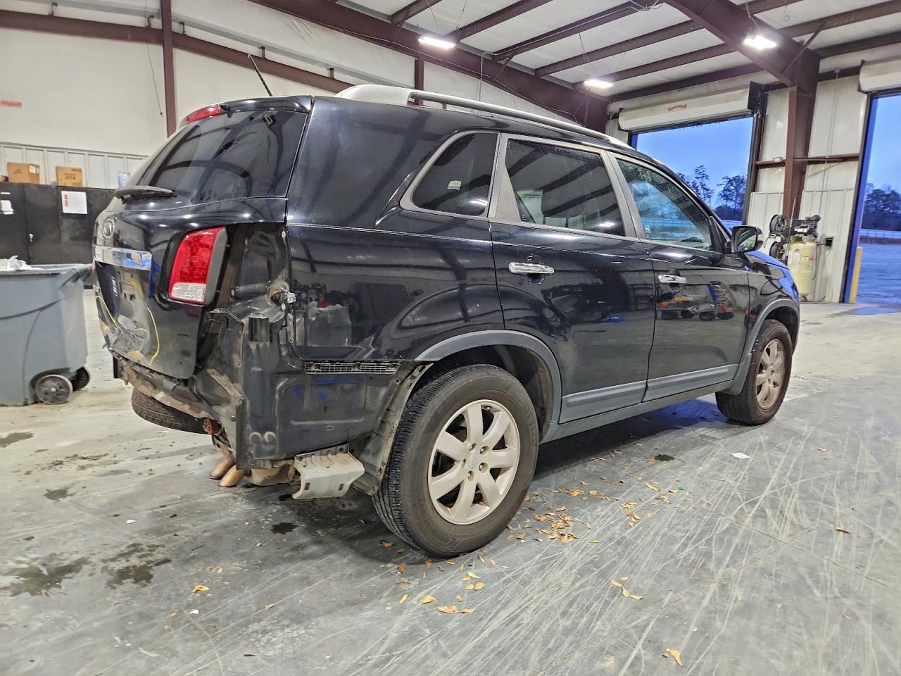 Kia Sorento Base Image 8