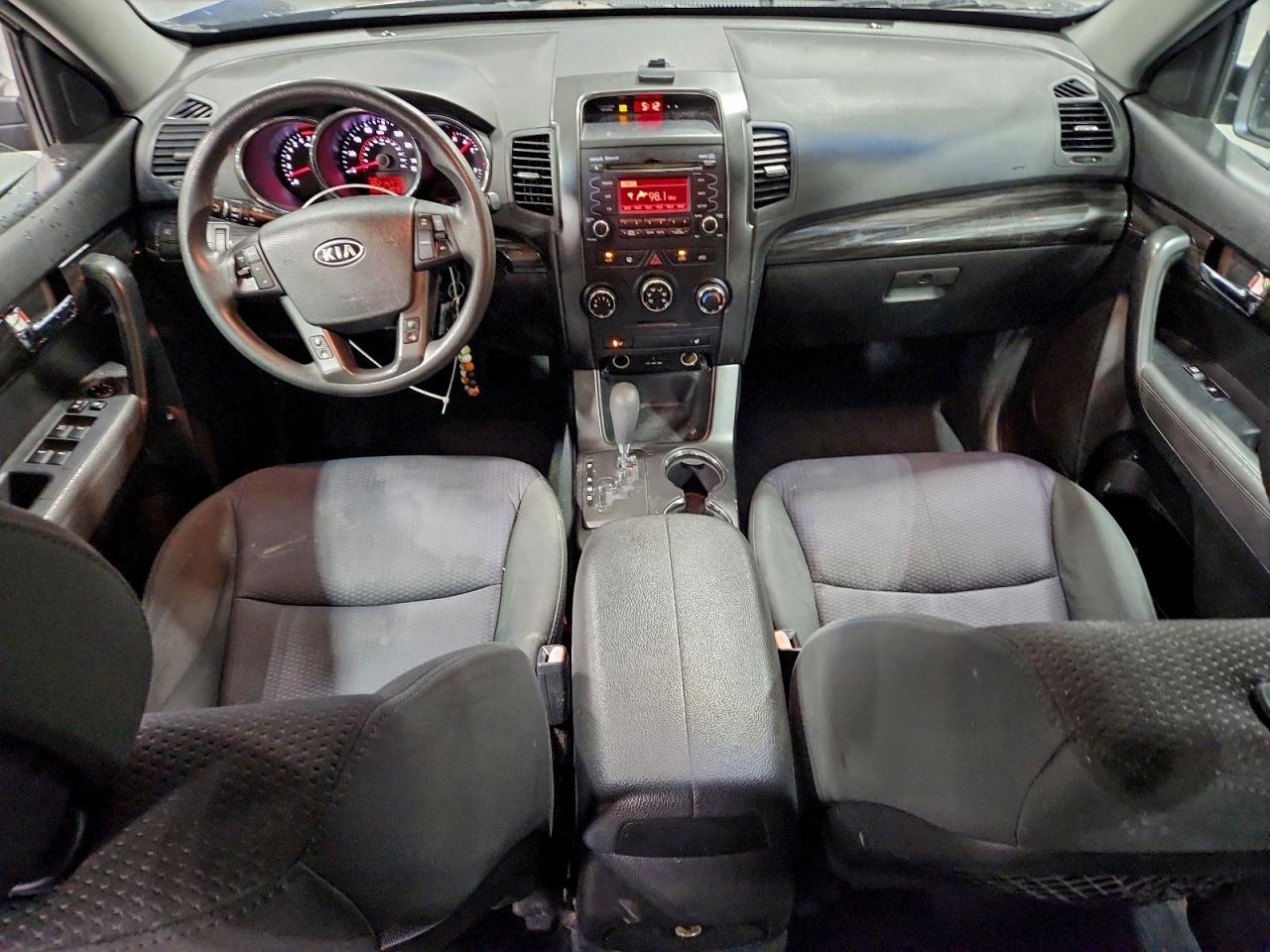 Kia Sorento Base Image 6