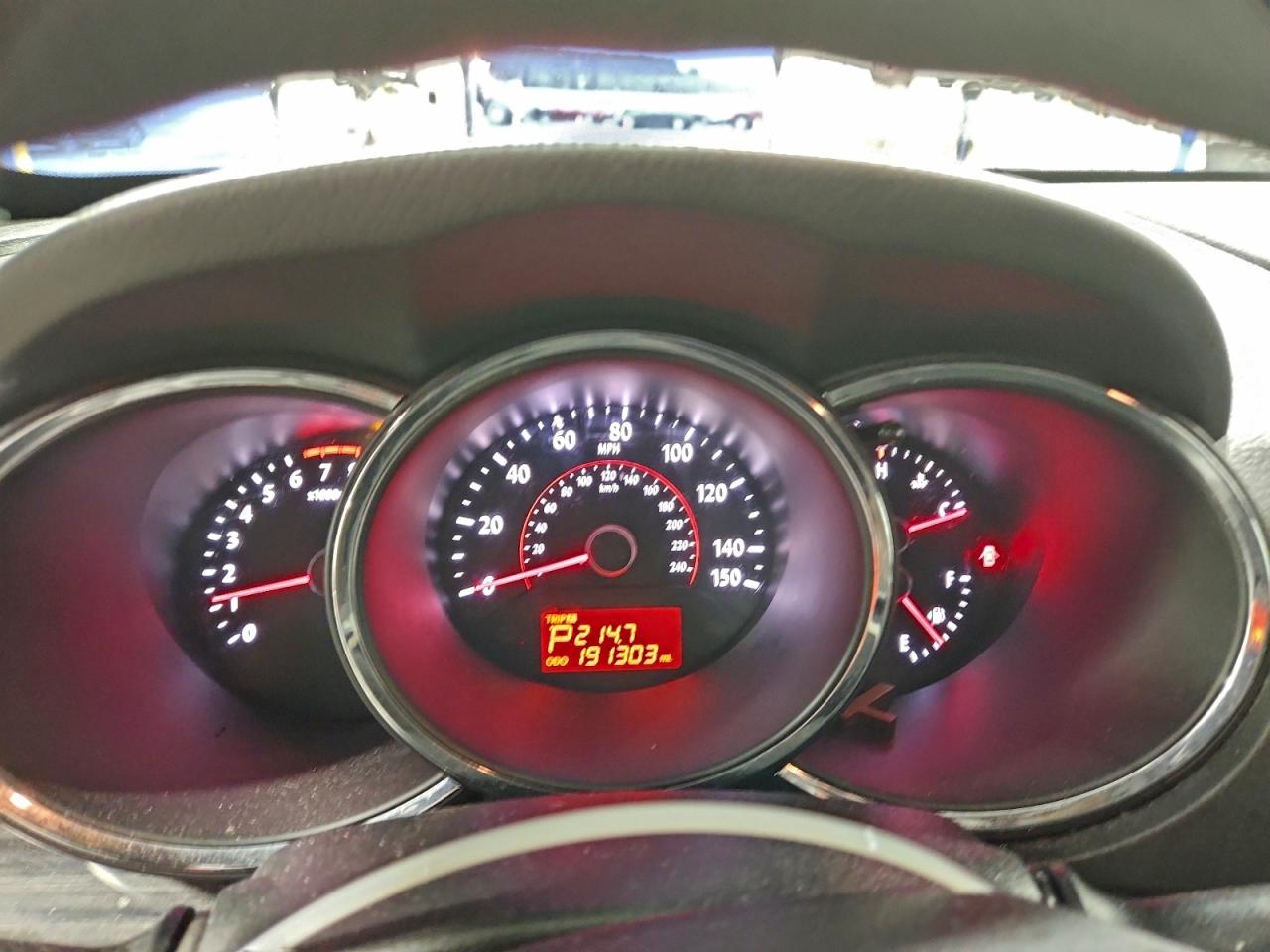 Kia Sorento Base Image 12