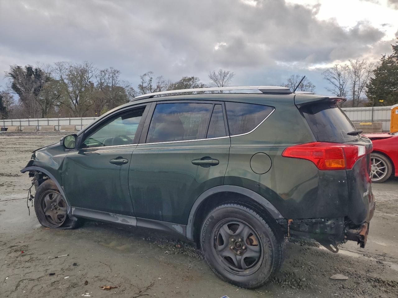 Toyota RAV4 Le Image 4