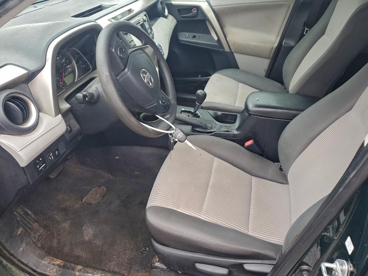 Toyota RAV4 Le Image 9