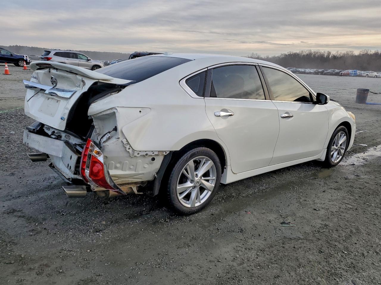 Nissan Altima 2.5 Image 2