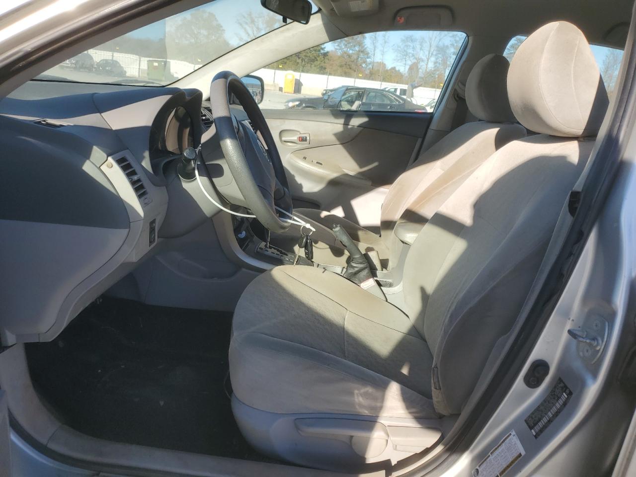 Toyota Corolla Base Image 3