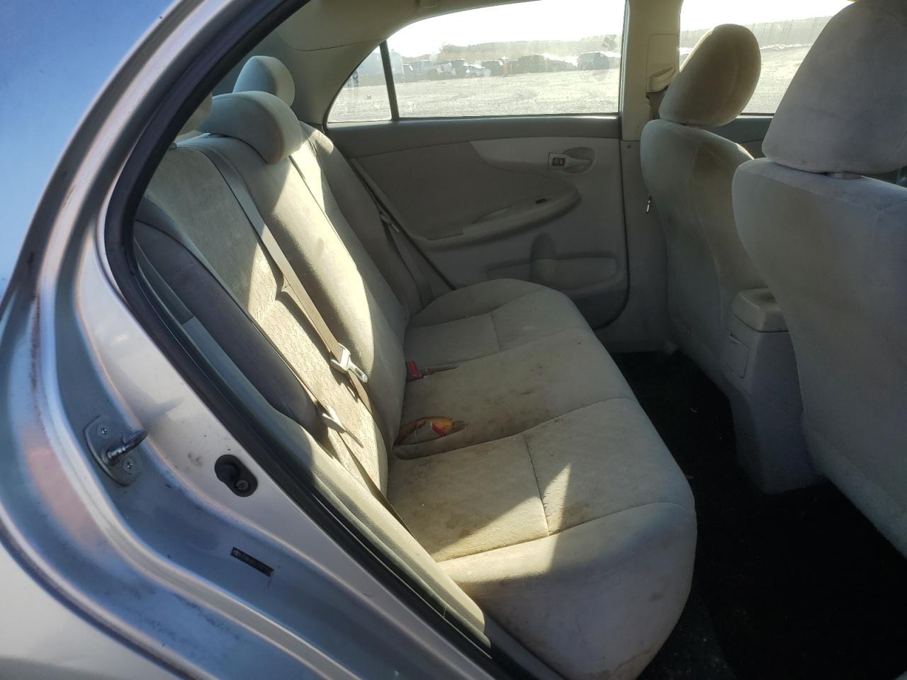 Toyota Corolla Base Image 11