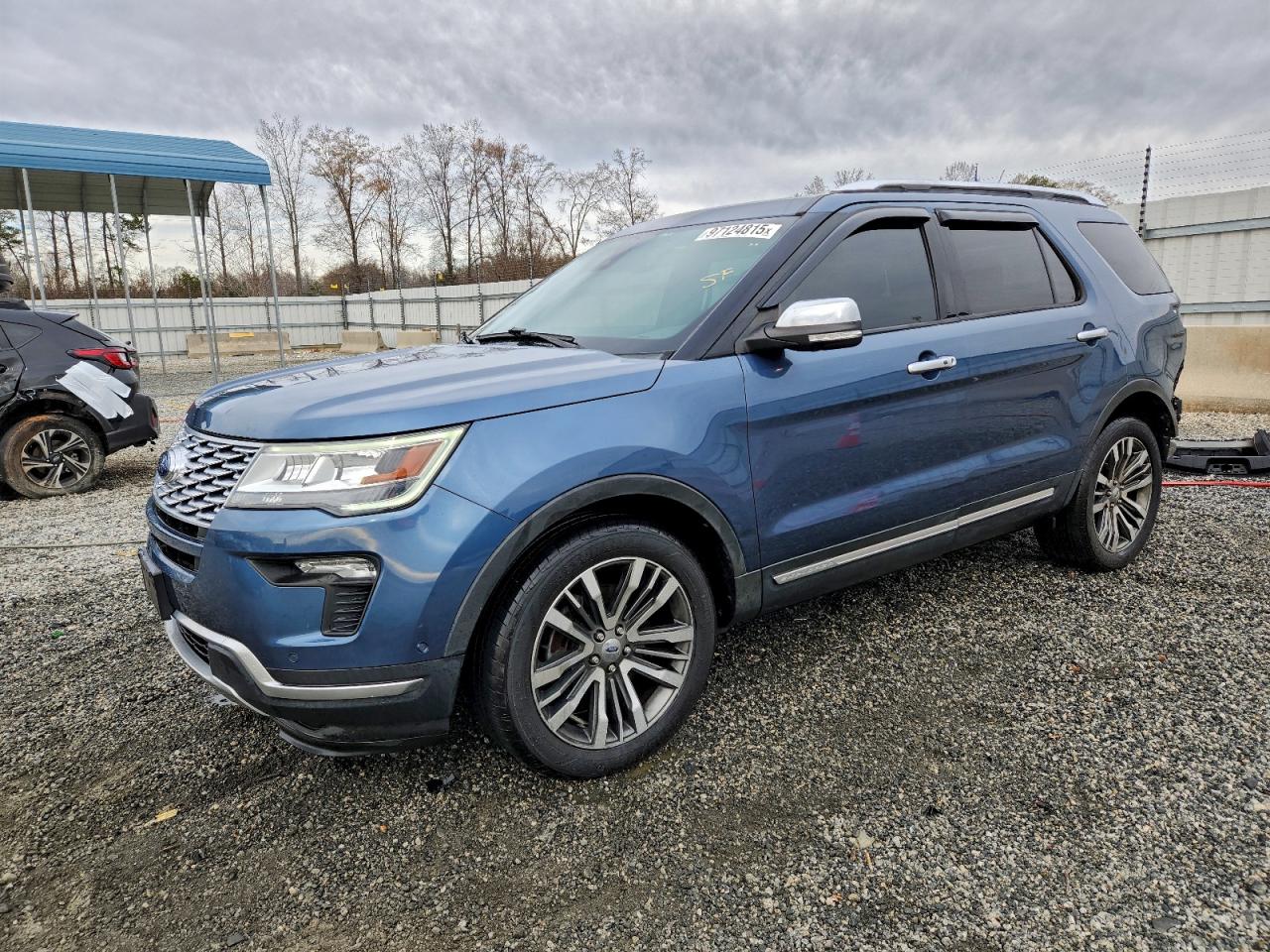 Ford Explorer Platinum Image 1
