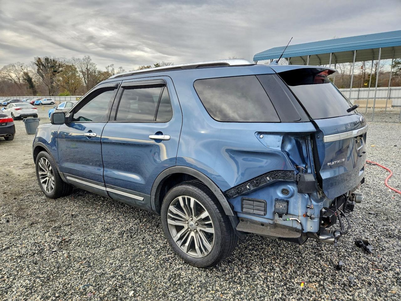 Ford Explorer Platinum Image 8