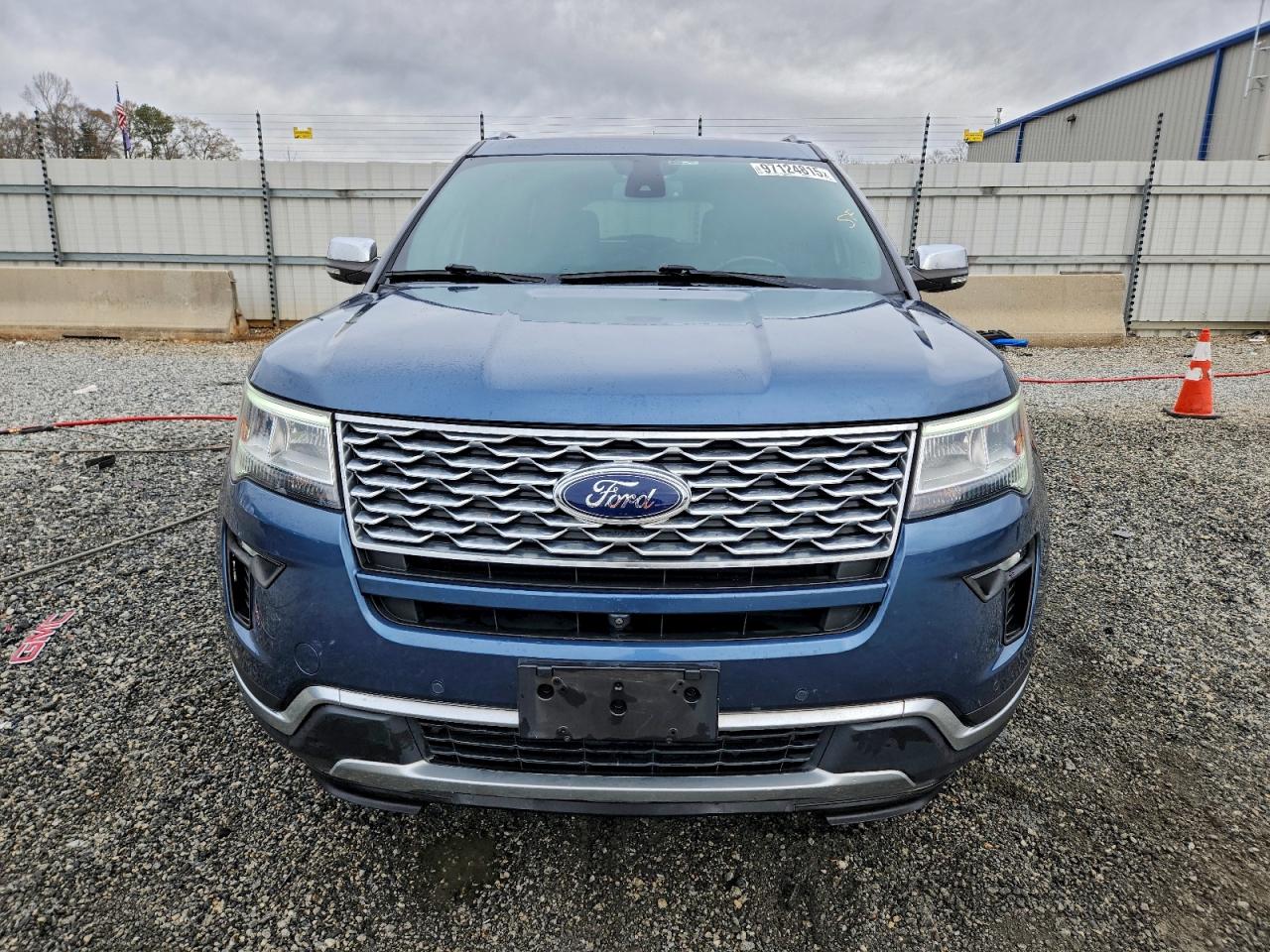 Ford Explorer Platinum Image 9