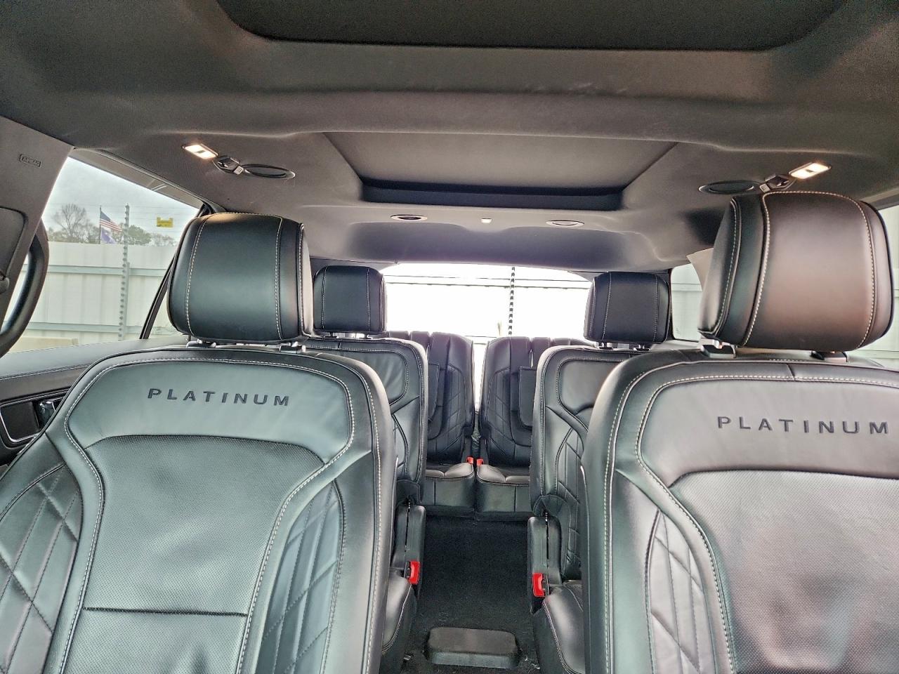 Ford Explorer Platinum Image 5