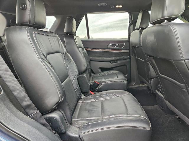 Ford Explorer Platinum Image 2