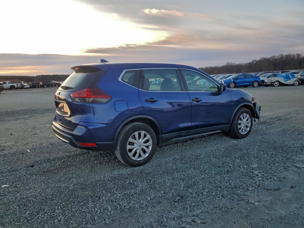 Nissan Rogue S Image 3