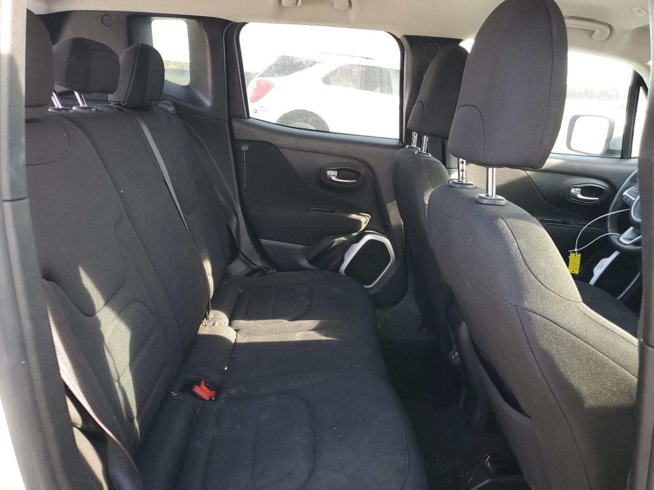 Jeep Renegade Latitude Image 11