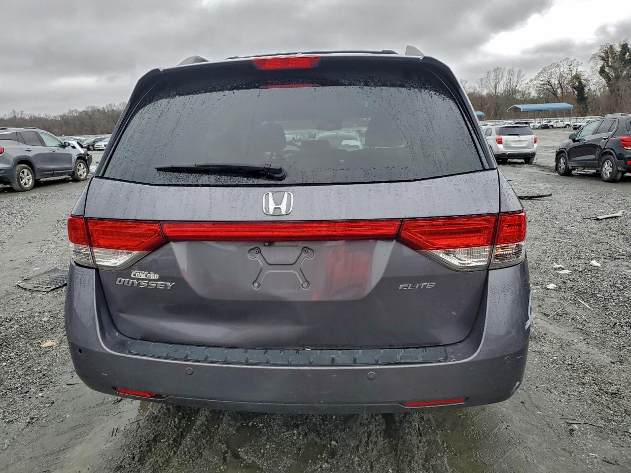 Honda Odyssey Touring Image 3