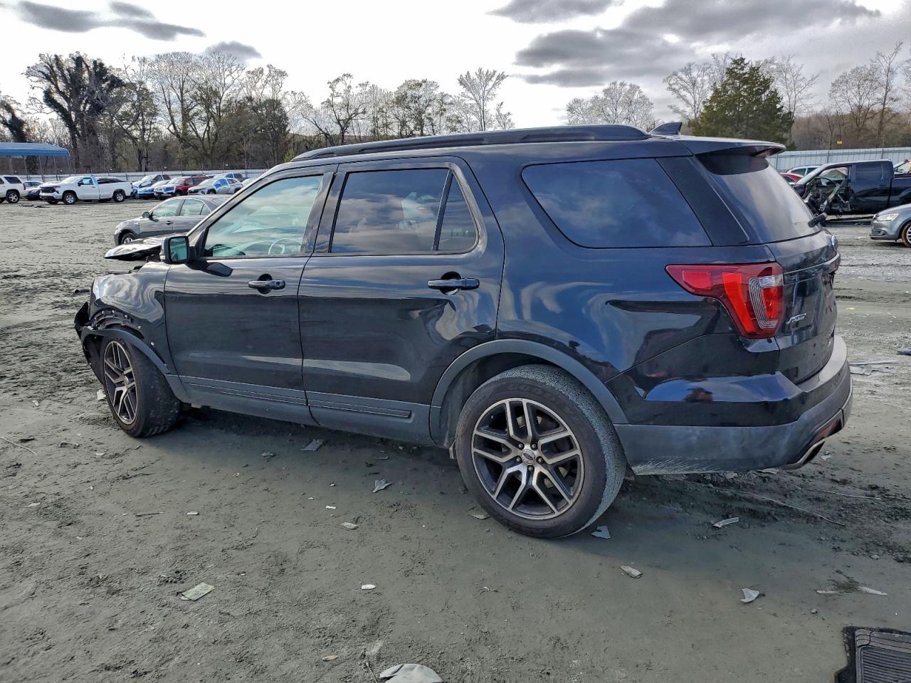 Ford Explorer Sport Image 3