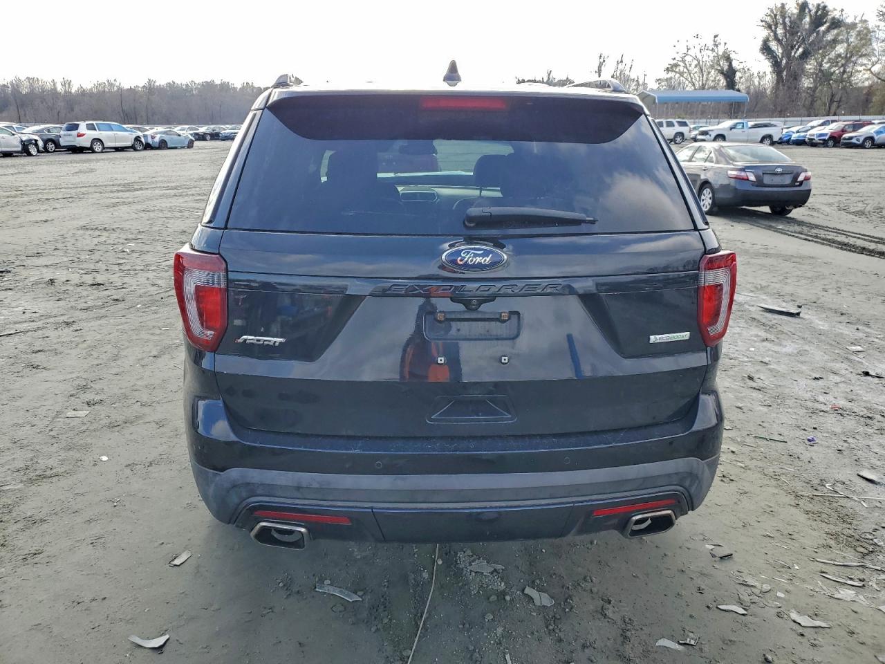 Ford Explorer Sport Image 7