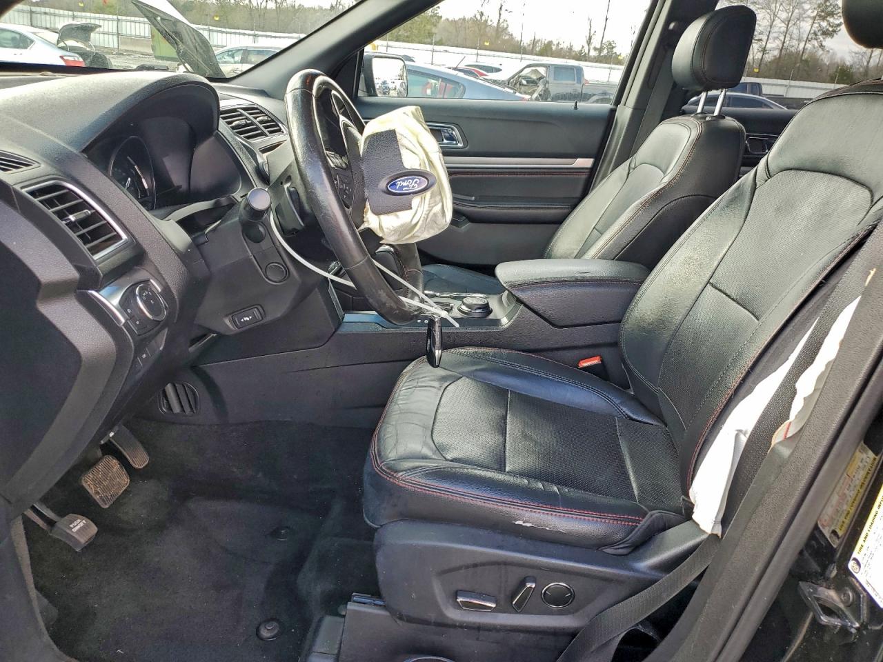 Ford Explorer Sport Image 9