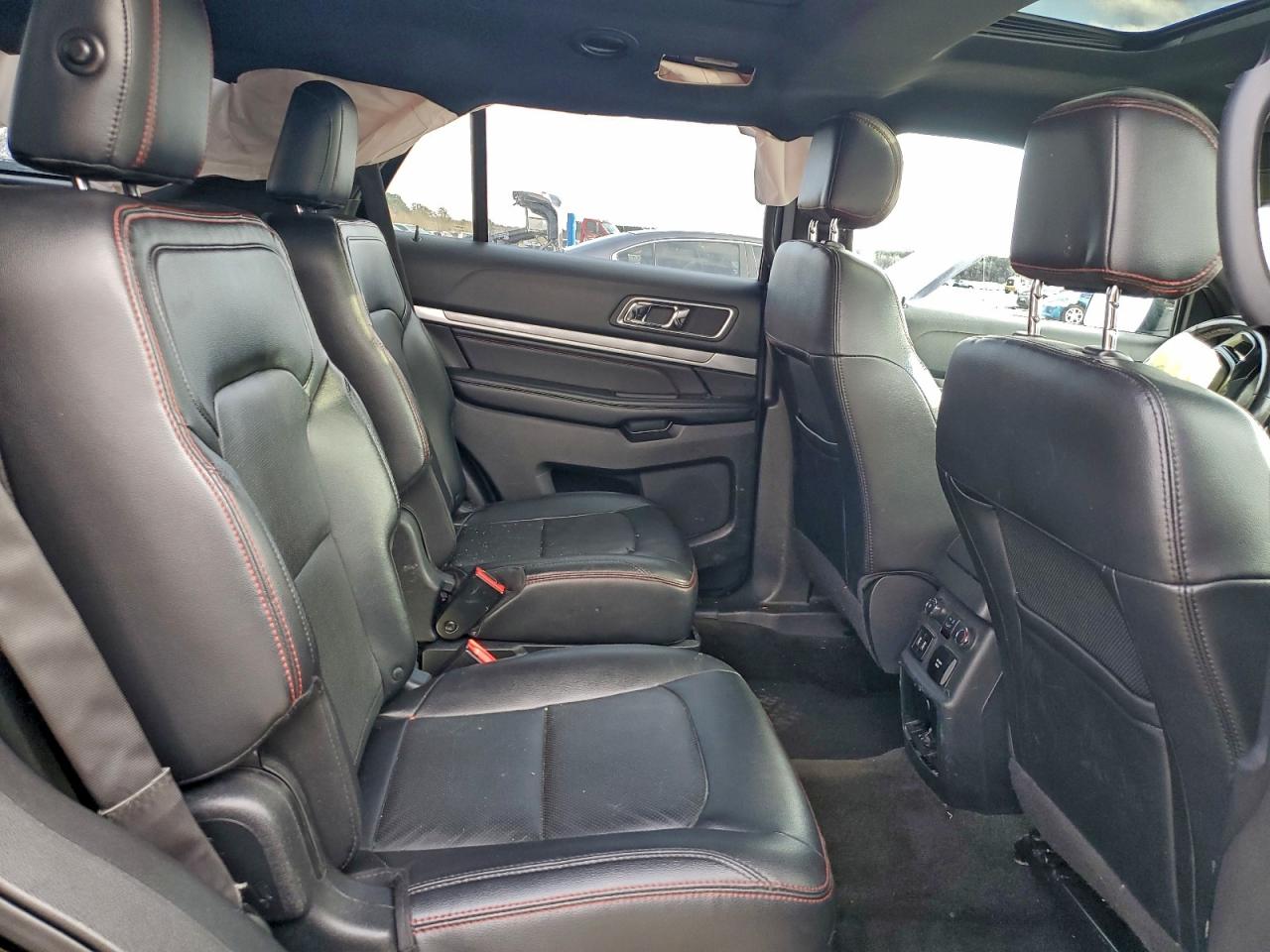 Ford Explorer Sport Image 10