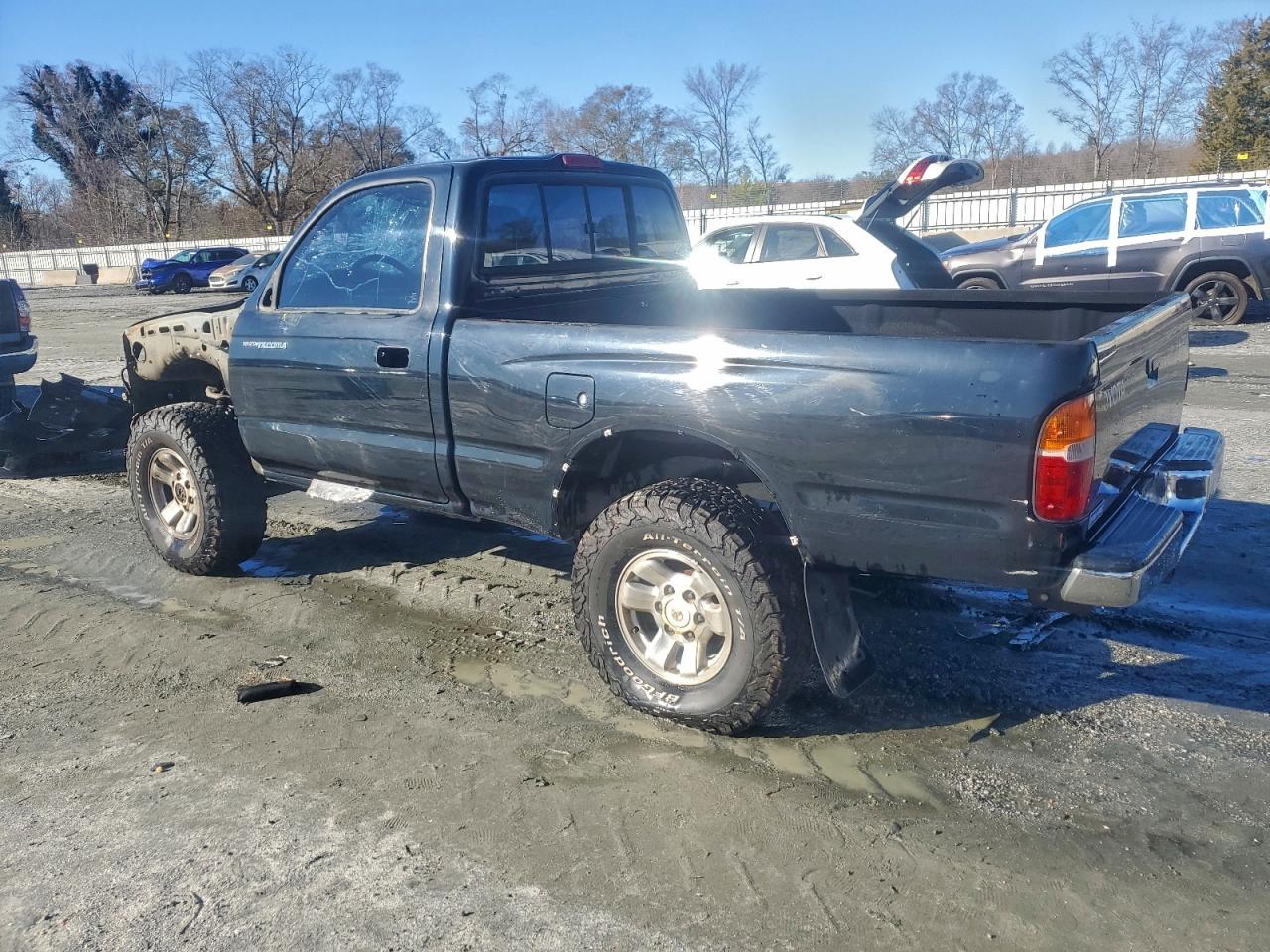 Toyota Tacoma Image 2