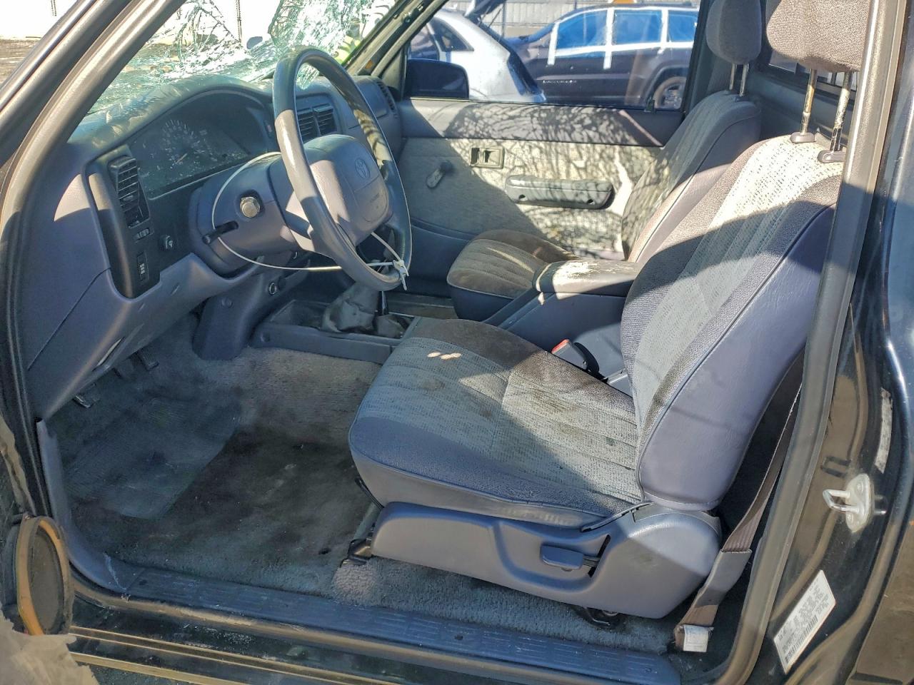 Toyota Tacoma Image 9