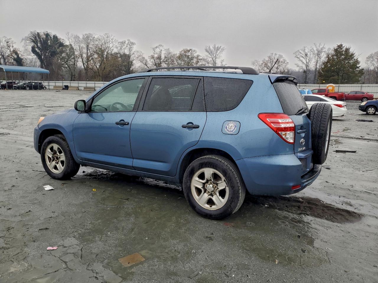 Toyota RAV4 Image 2