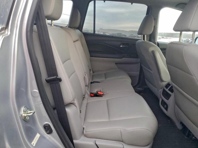 Honda Pilot Touring Image 7