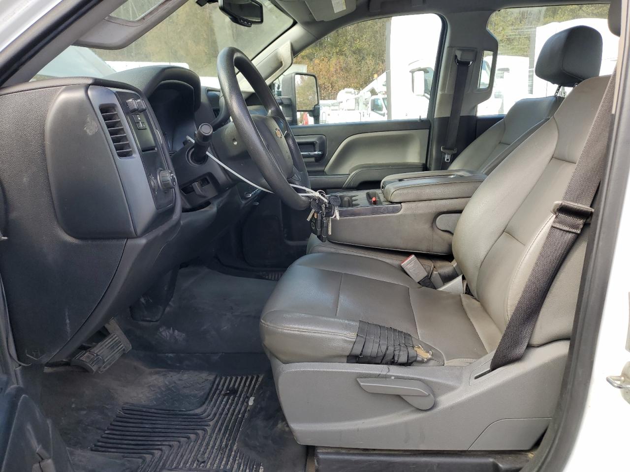 Chevrolet Silverado C3500 Image 3