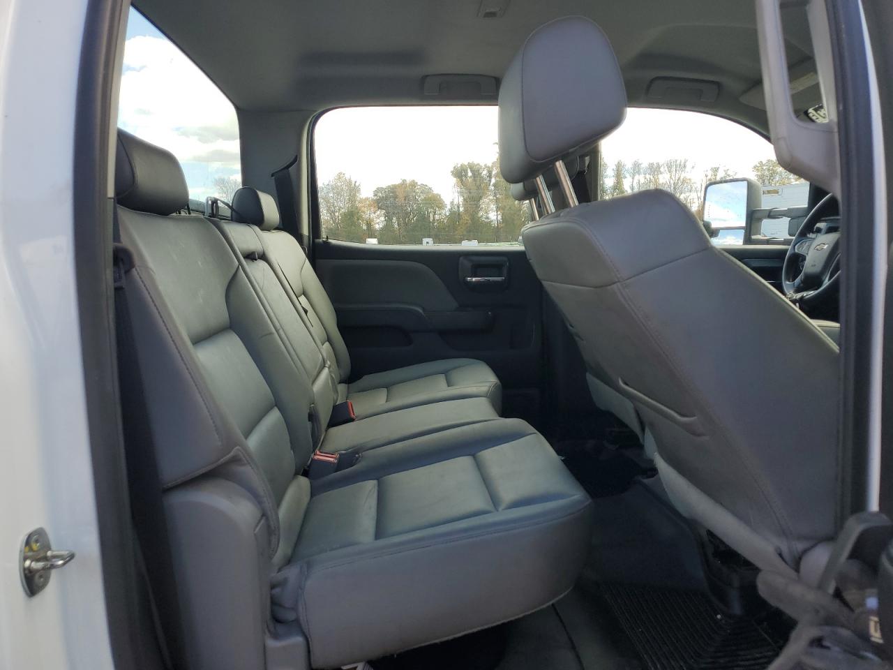 Chevrolet Silverado C3500 Image 9