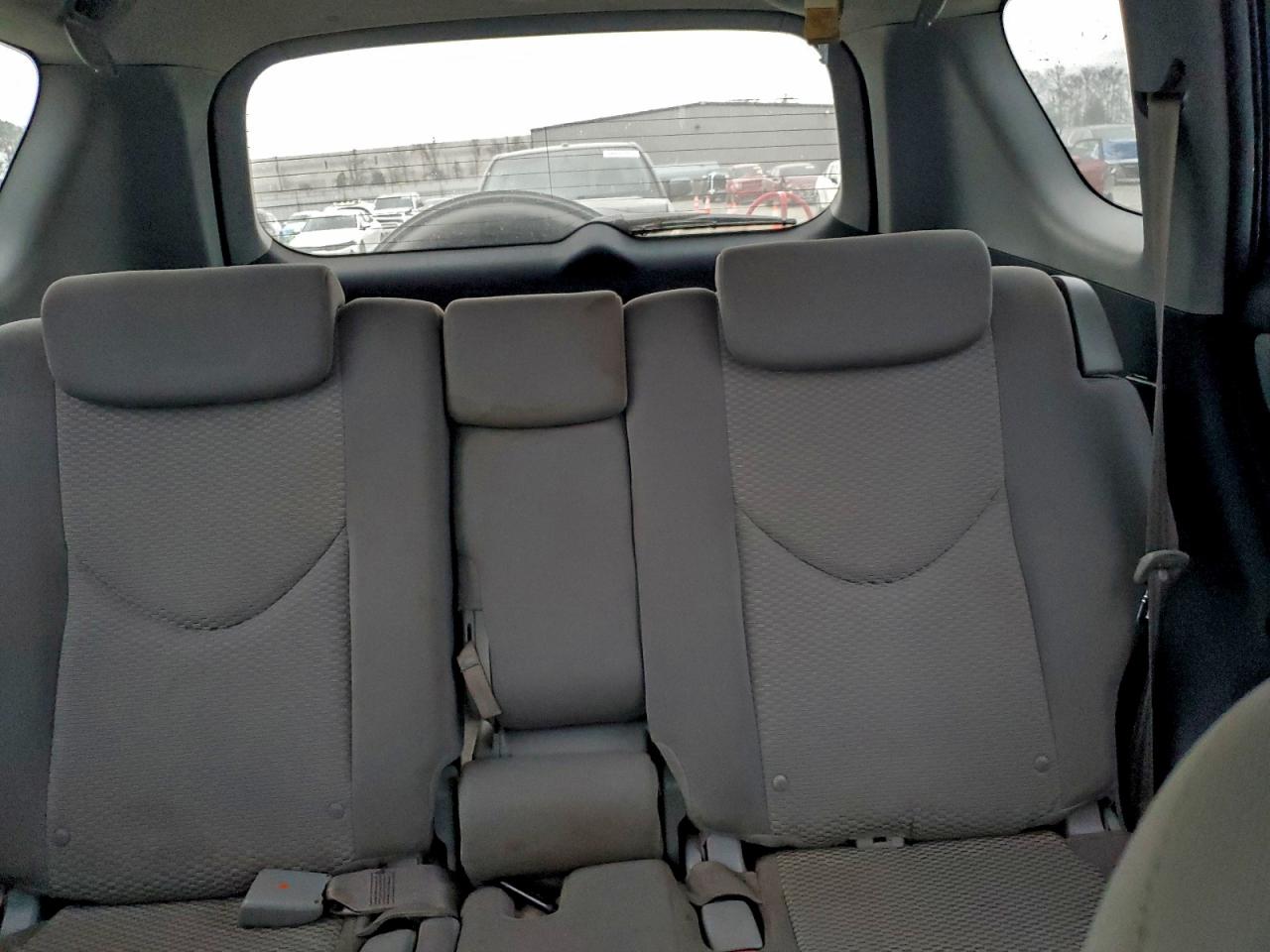 Toyota RAV4 Limited Image 3