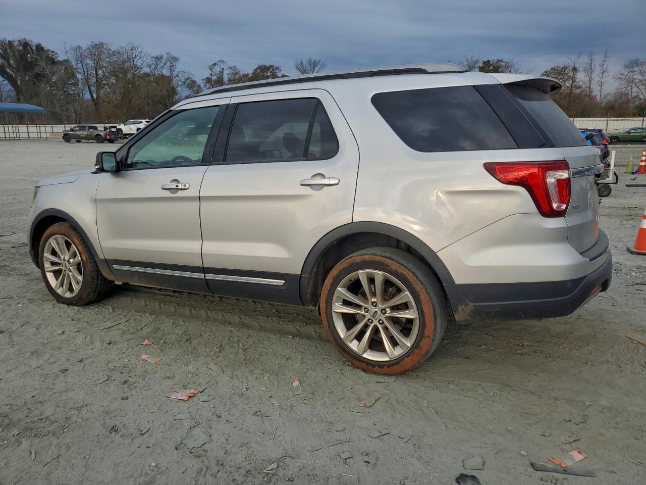 Ford Explorer Xlt Image 4