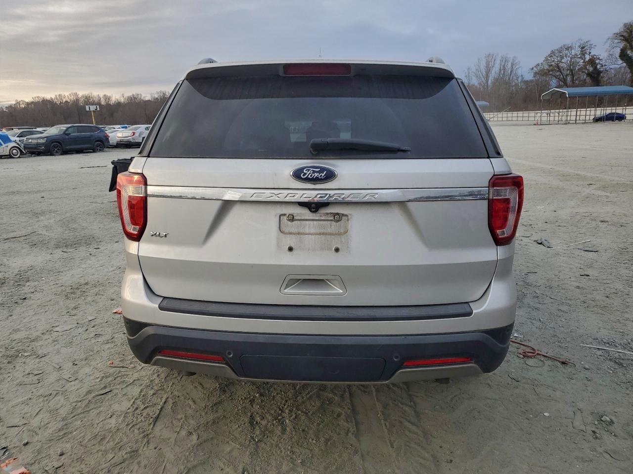 Ford Explorer Xlt Image 3