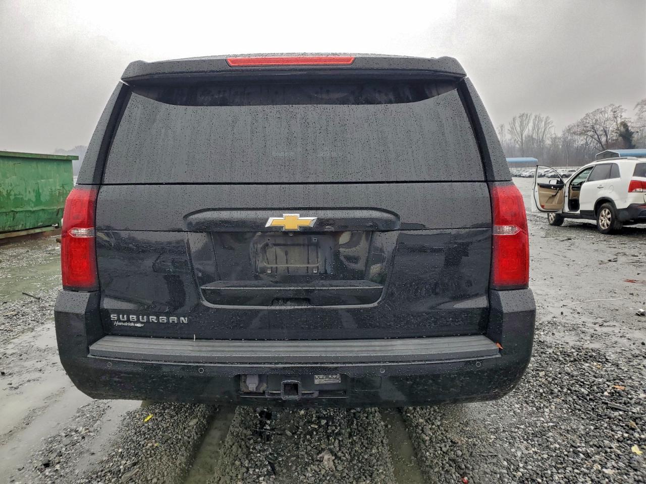 Chevrolet Suburban C1500 Lt Image 2