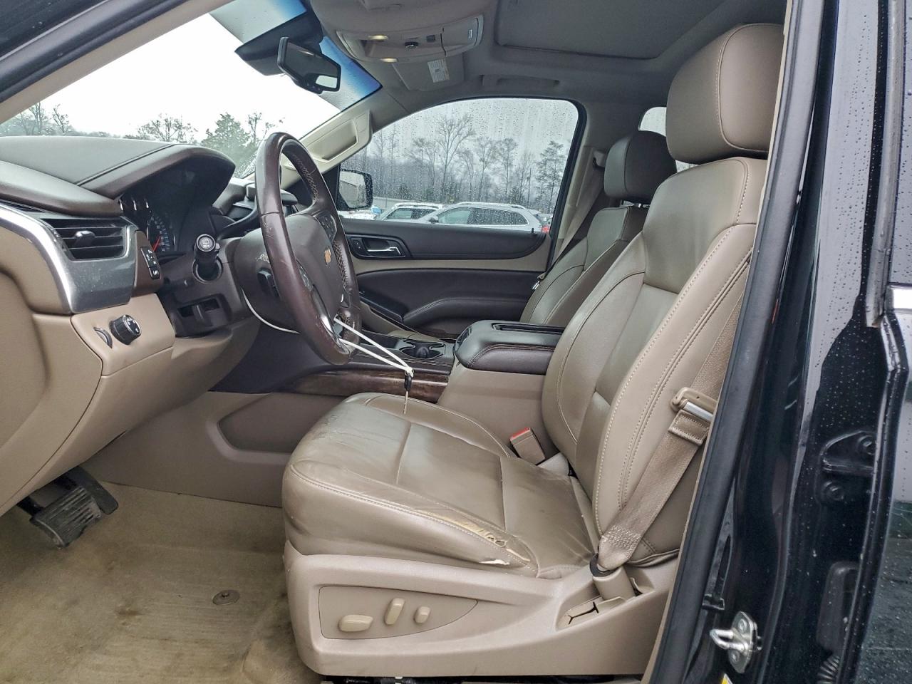 Chevrolet Suburban C1500 Lt Image 4