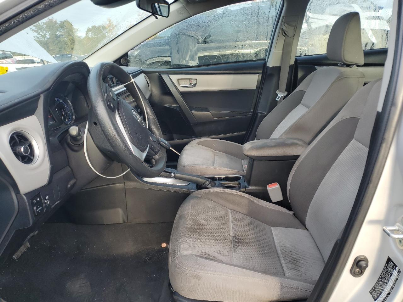 Toyota Corolla L Image 2