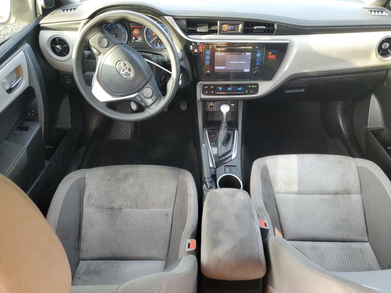 Toyota Corolla L Image 5