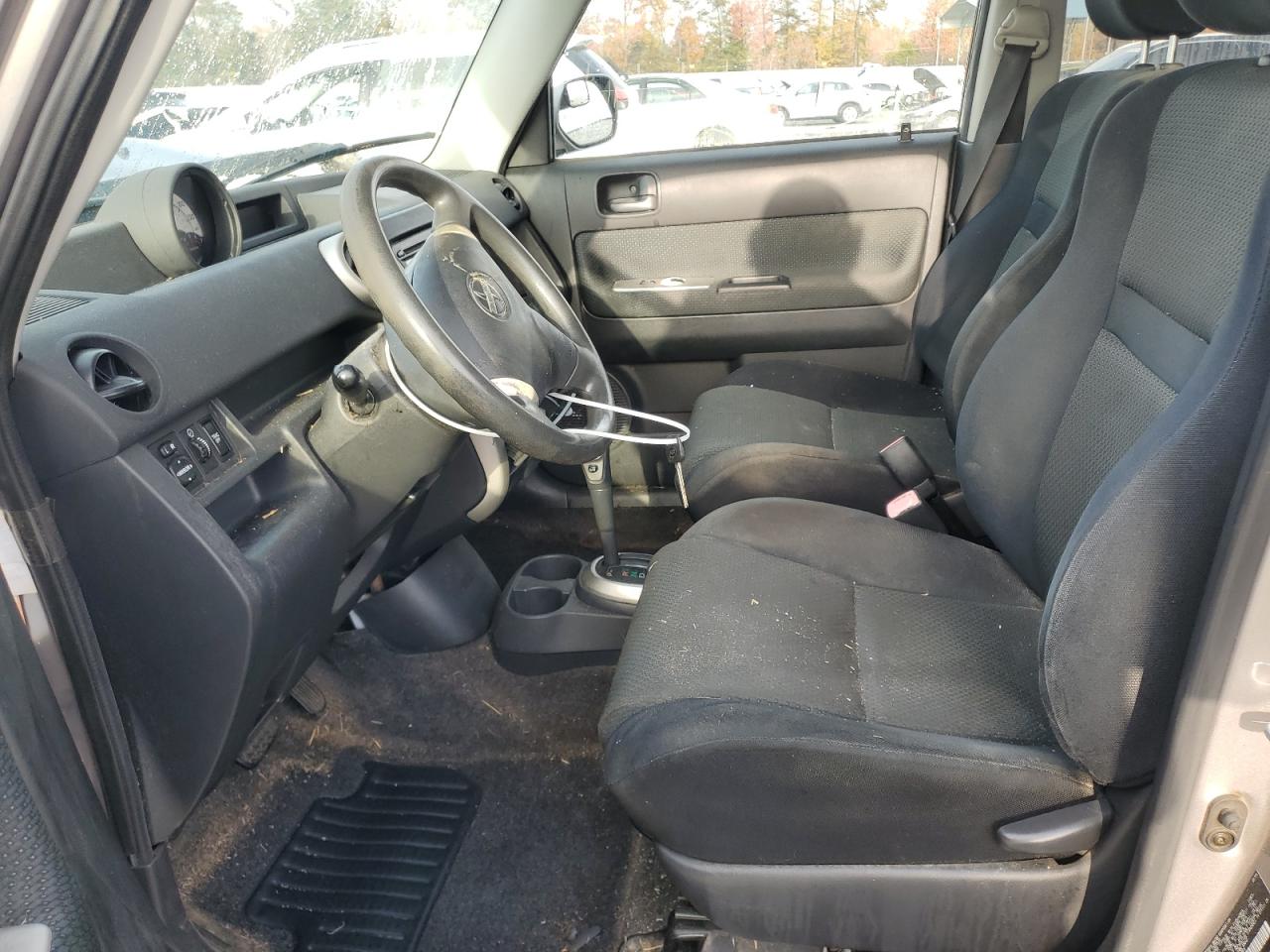 Toyota Scion Xb Image 2