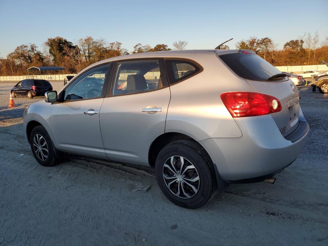 Nissan Rogue S Image 3