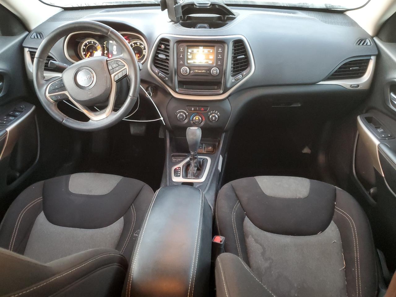 Jeep Grand Cherokee Latitude Image 8